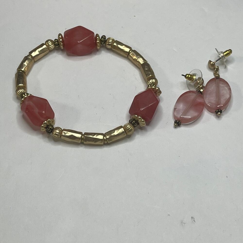 Chico's bracelet costume signed jewelry gold tone stretch style apricot beads